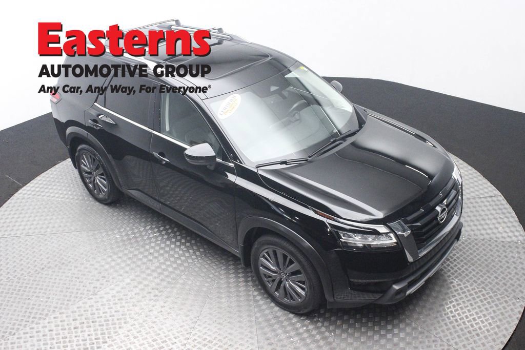 Used 2023 Nissan Pathfinder SL w/ SL Premium Package image 3