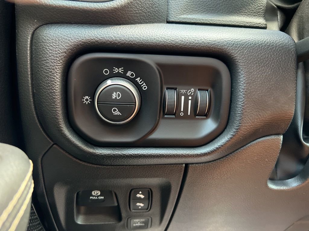 Used 2022 RAM 1500 Laramie w/ Laramie Southwest Edition image 17