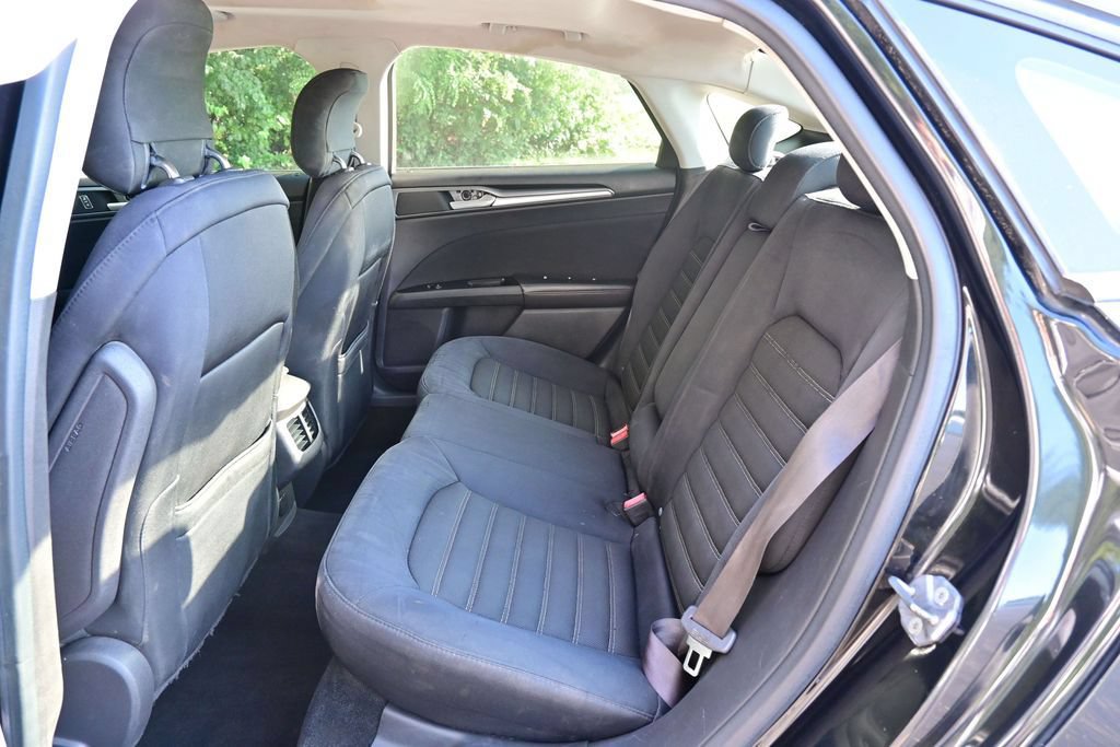 Used 2013 Ford Fusion SE FWD image 18