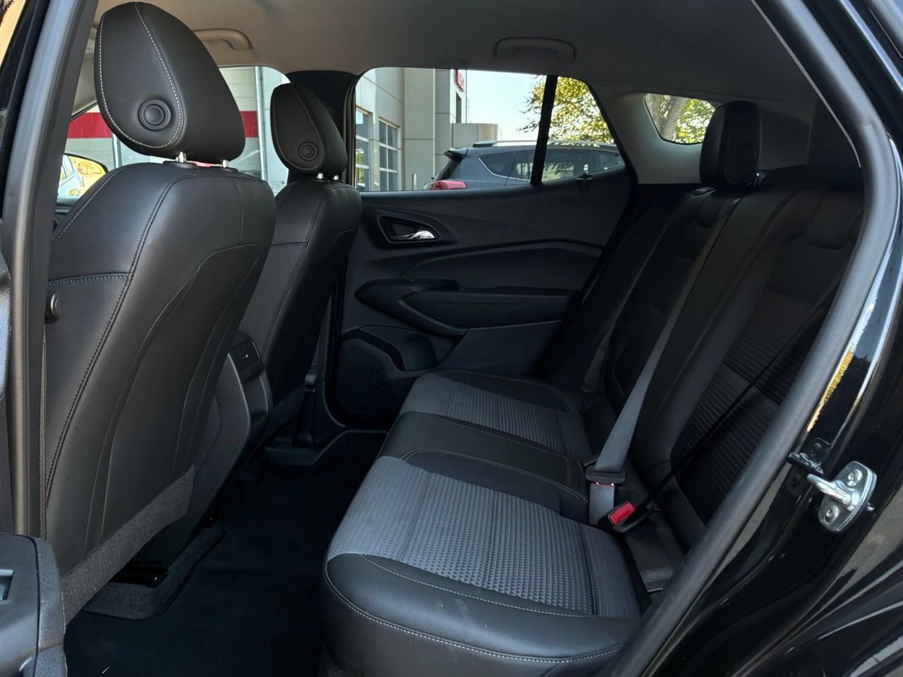 Used 2025 Chevrolet Trax LT FWD image 12