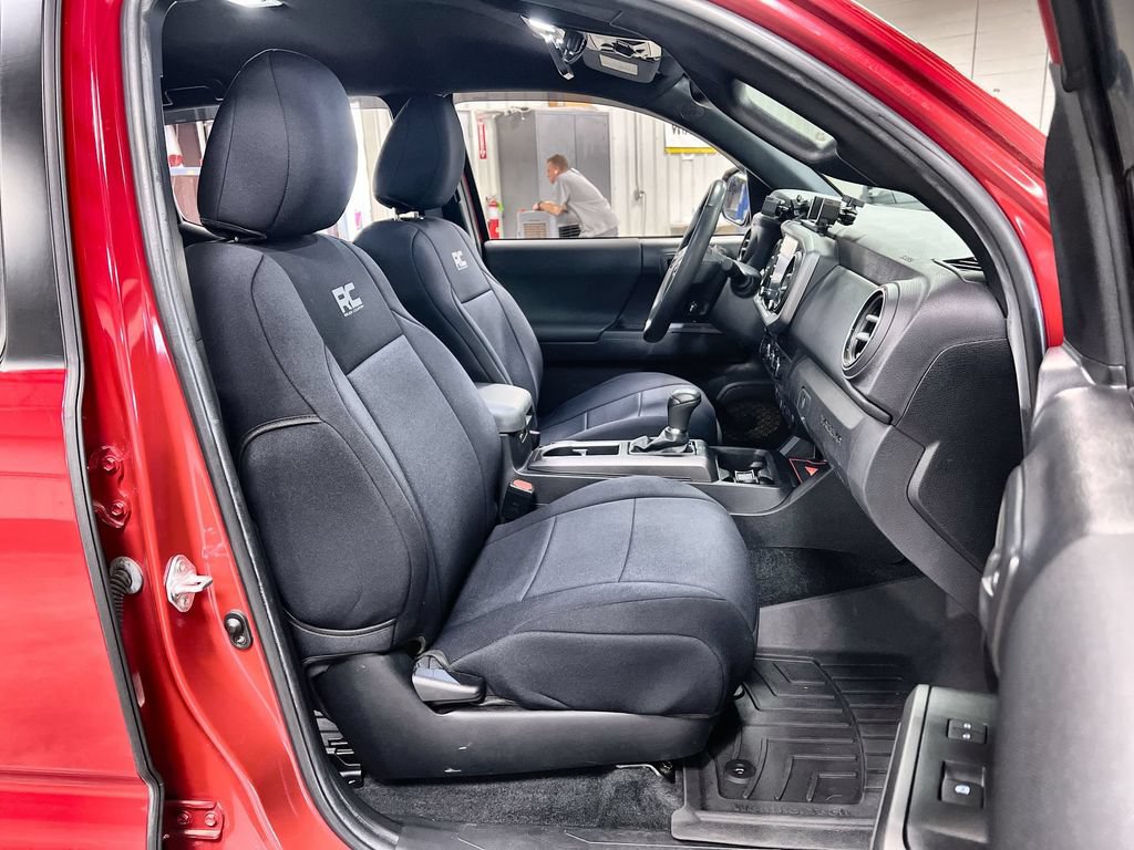 Used 2023 Toyota Tacoma TRD Off-Road w/ Advanced Technology Package AWD/4WD image 31