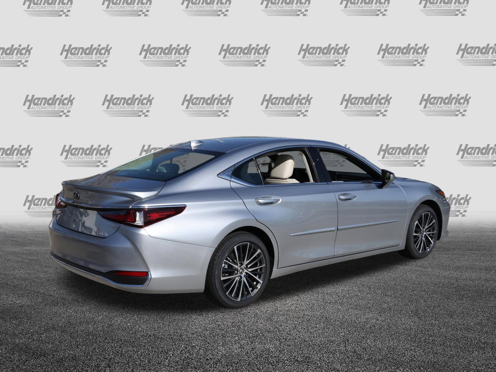 Used 2025 Lexus ES 300h w/ Premium Package image 9