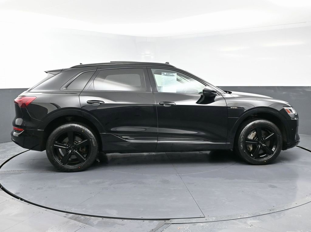 Used 2019 Audi e-tron Prestige w/ Prestige Package image 8