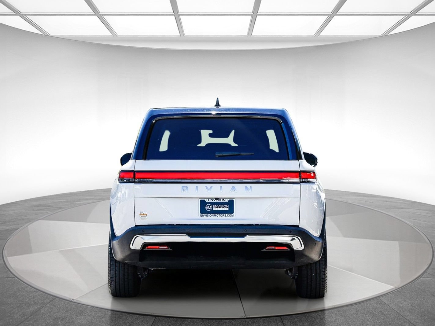 Used 2024 Rivian R1S Adventure AWD/4WD image 3