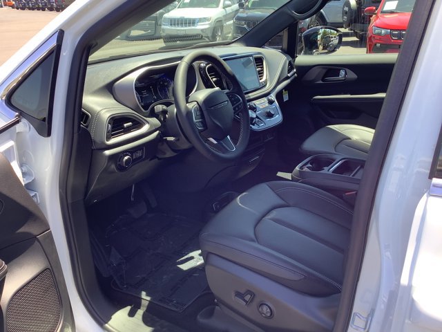 New 2027 Chrysler Pacifica Select FWD image 7