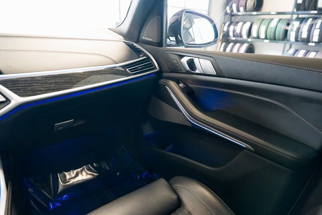 Used 2022 BMW X7 M50i w/ Cold Weather Package image 11