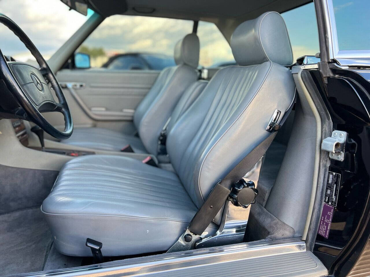 Used 1987 Mercedes-Benz 560 SL image 18