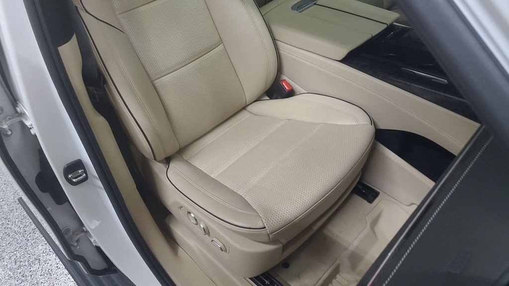 Used 2023 Cadillac Escalade Premium Luxury w/ Performance Package image 19