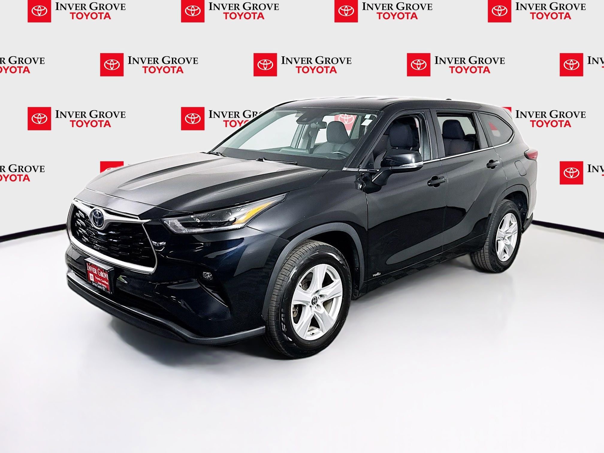 Used 2023 Toyota Highlander LE