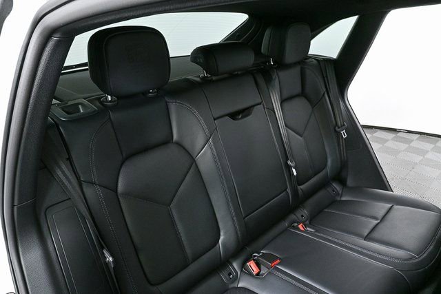Certified 2026 Porsche Macan AWD/4WD image 20