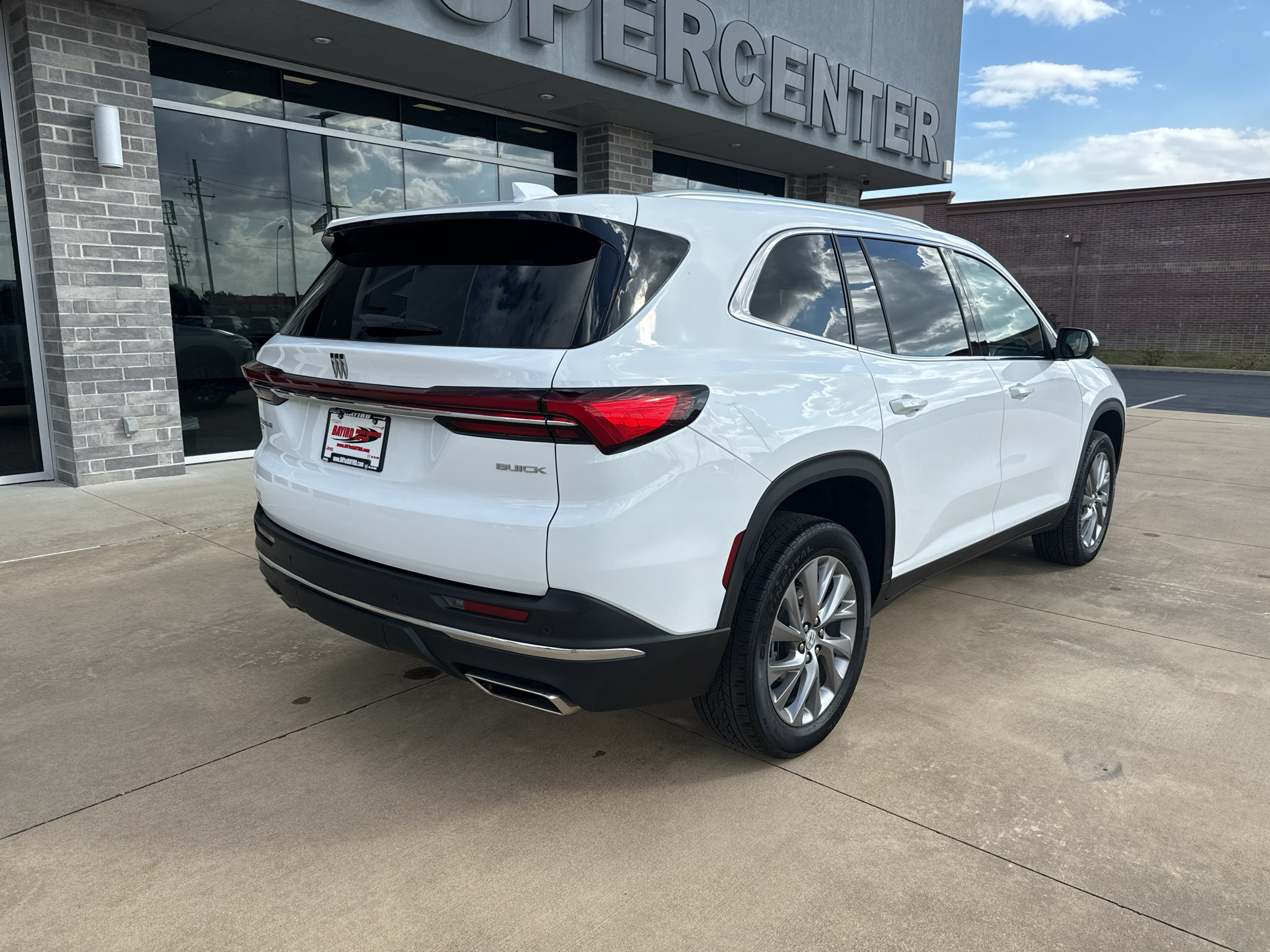 Used 2025 Buick Enclave Preferred AWD/4WD image 7