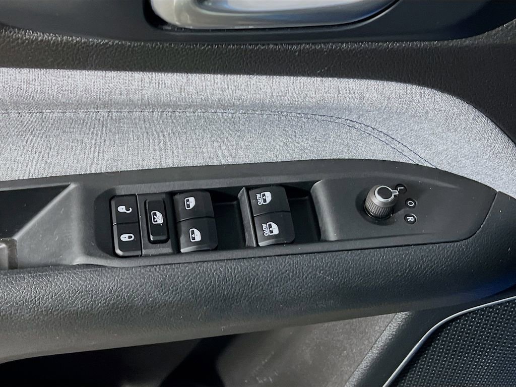 Used 2025 Jeep Compass Latitude AWD/4WD image 16