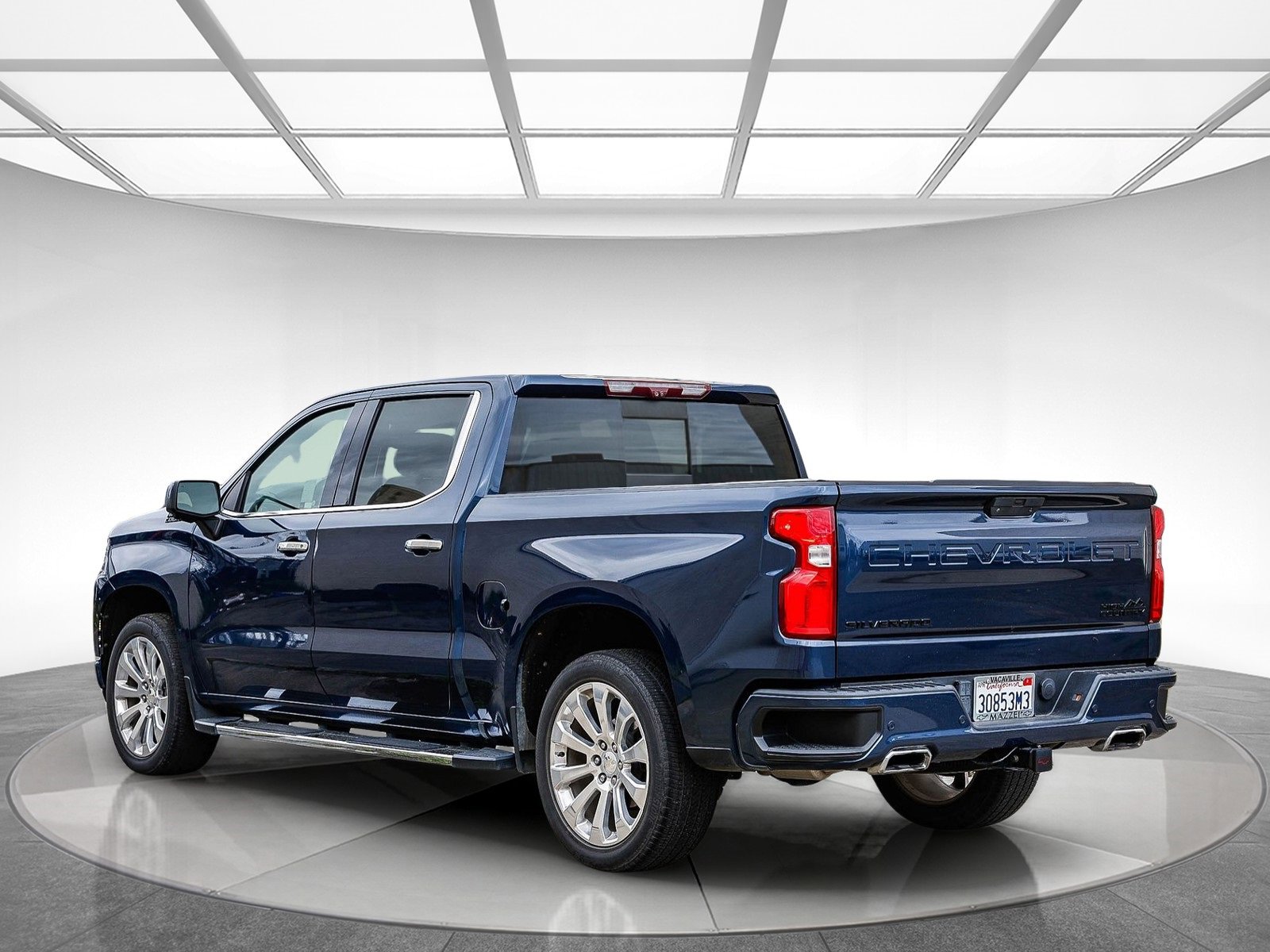 Used 2021 Chevrolet Silverado 1500 High Country w/ Technology Package image 2