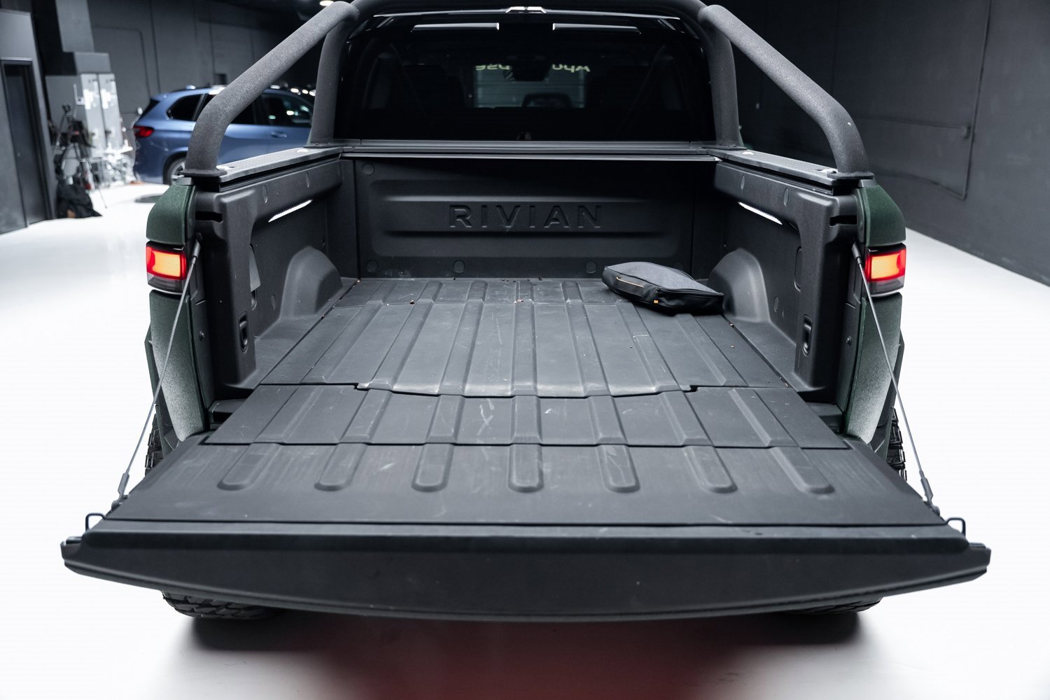 Used 2022 Rivian R1T Adventure image 65