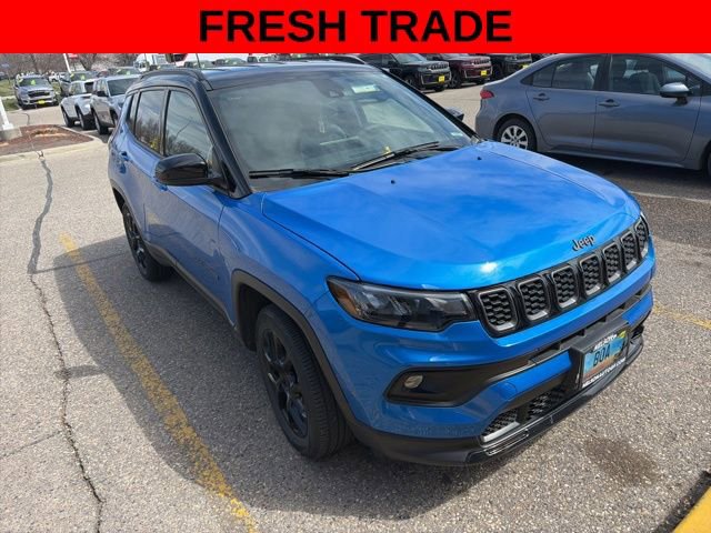 Used 2024 Jeep Compass Latitude w/ Convenience Group AWD/4WD image 1