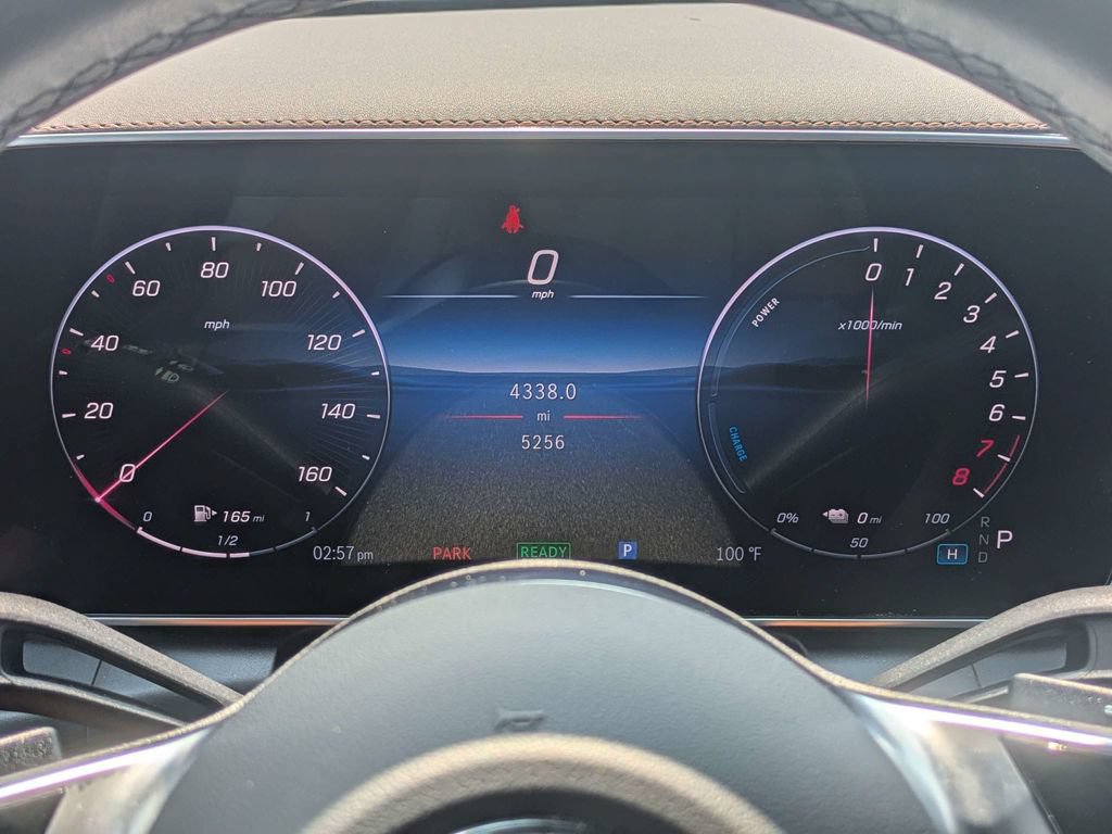 Used 2025 Mercedes-Benz GLC 350e 4MATIC image 32
