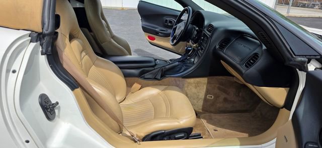 Used 2002 Chevrolet Corvette Convertible w/ Preferred Equipment Group2 RWD image 10