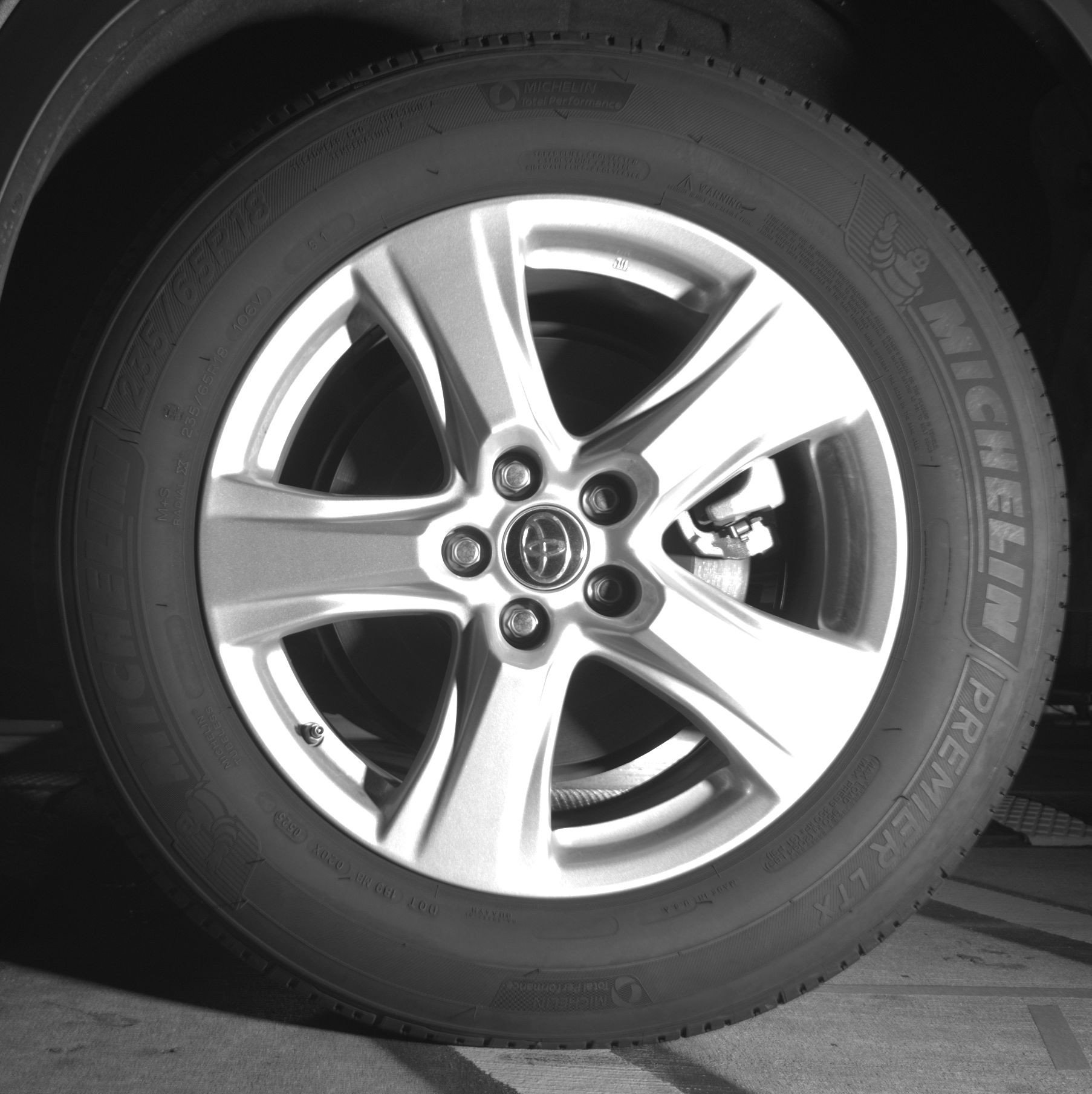 Used 2025 Toyota Highlander LE image 14