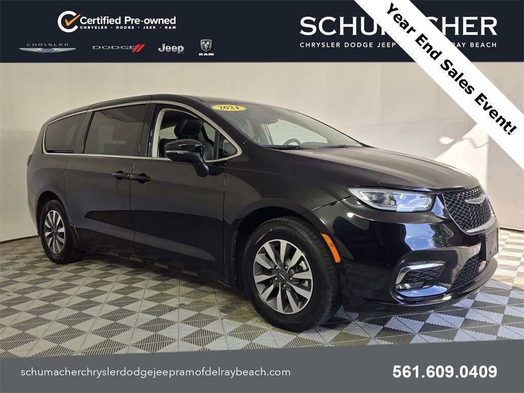 Used 2024 Chrysler Pacifica Select image 1