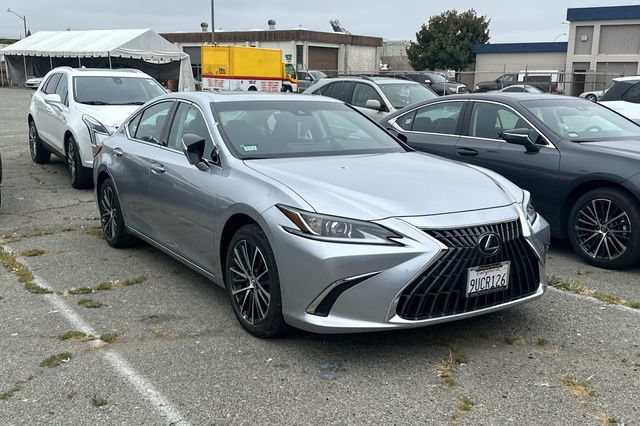 Used 2025 Lexus ES 300h w/ Premium Package FWD image 2