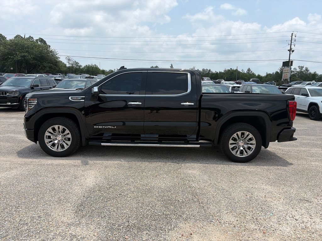 Used 2024 GMC Sierra 1500 Denali w/ Technology Package AWD/4WD image 3