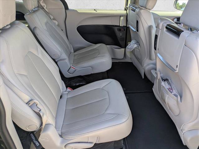 Used 2019 Chrysler Pacifica Touring-L Plus FWD image 19