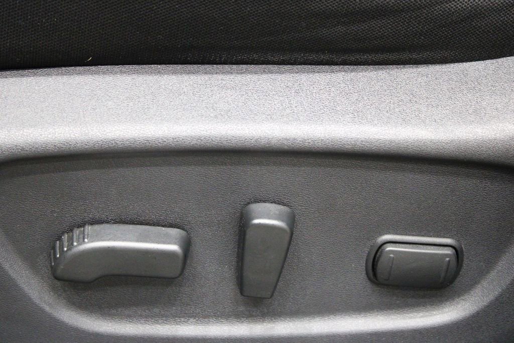 Used 2020 Nissan Rogue SV image 19