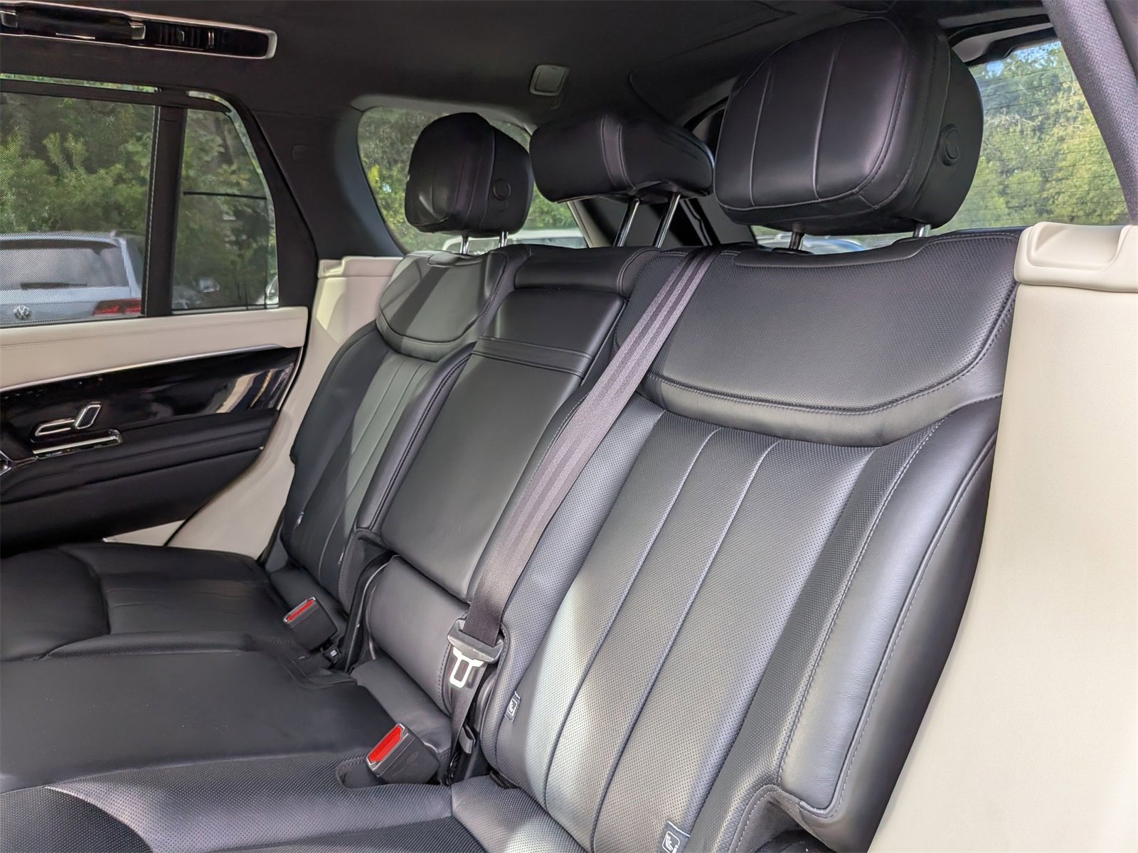 Used 2023 Land Rover Range Rover SE image 31