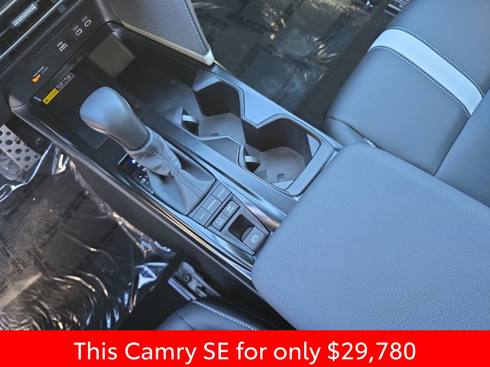 Used 2025 Toyota Camry SE image 30