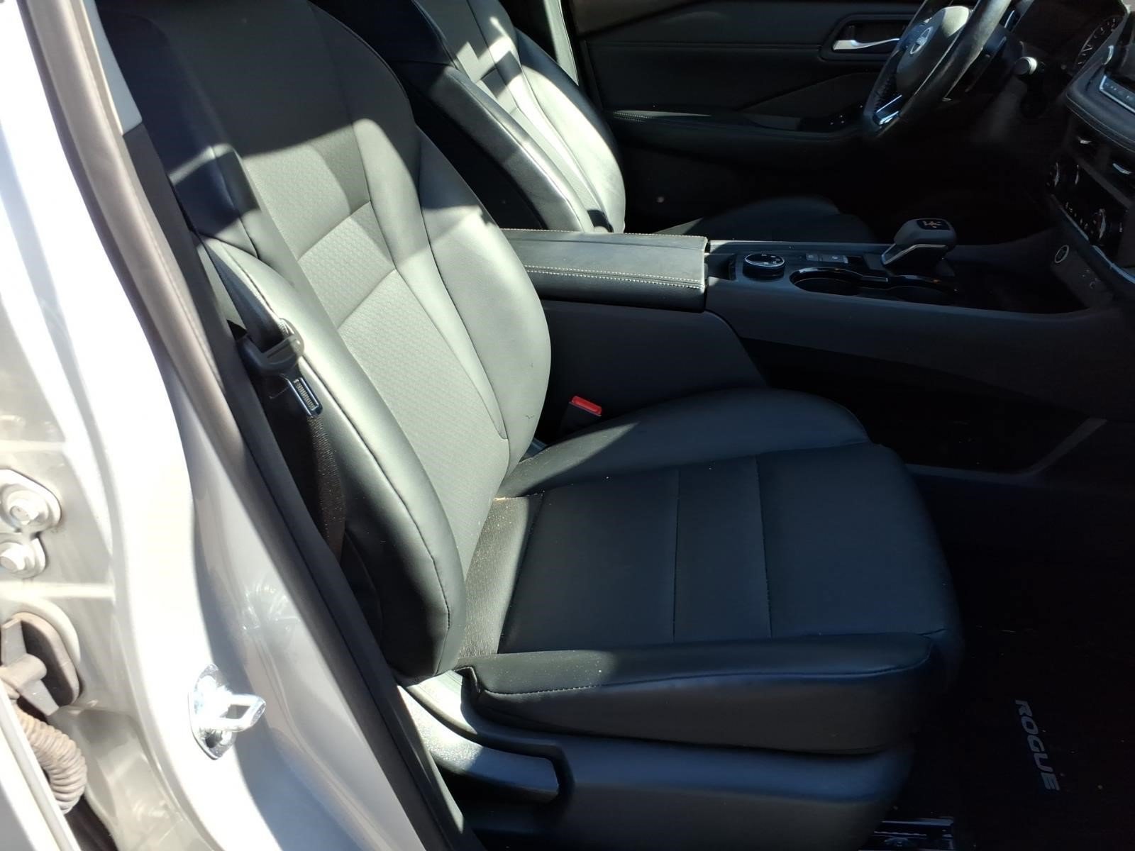 Used 2023 Nissan Rogue SV w/ SV Premium B Package AWD/4WD image 6