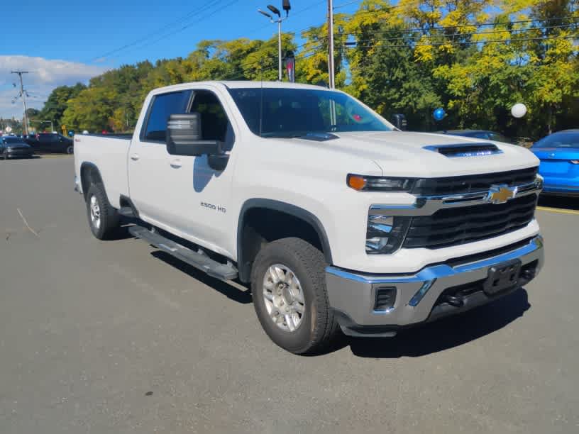 Used 2026 Chevrolet Silverado 2500 LT AWD/4WD image 2
