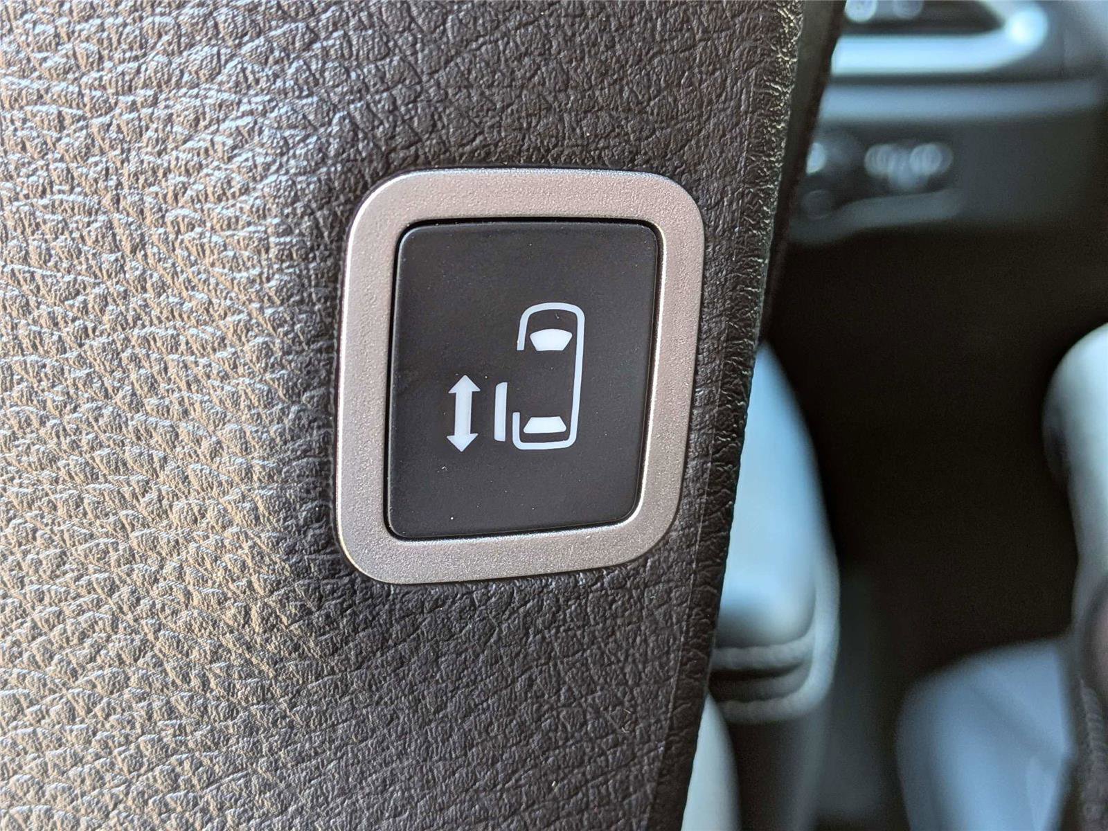 New 2026 Chrysler Voyager LX image 21