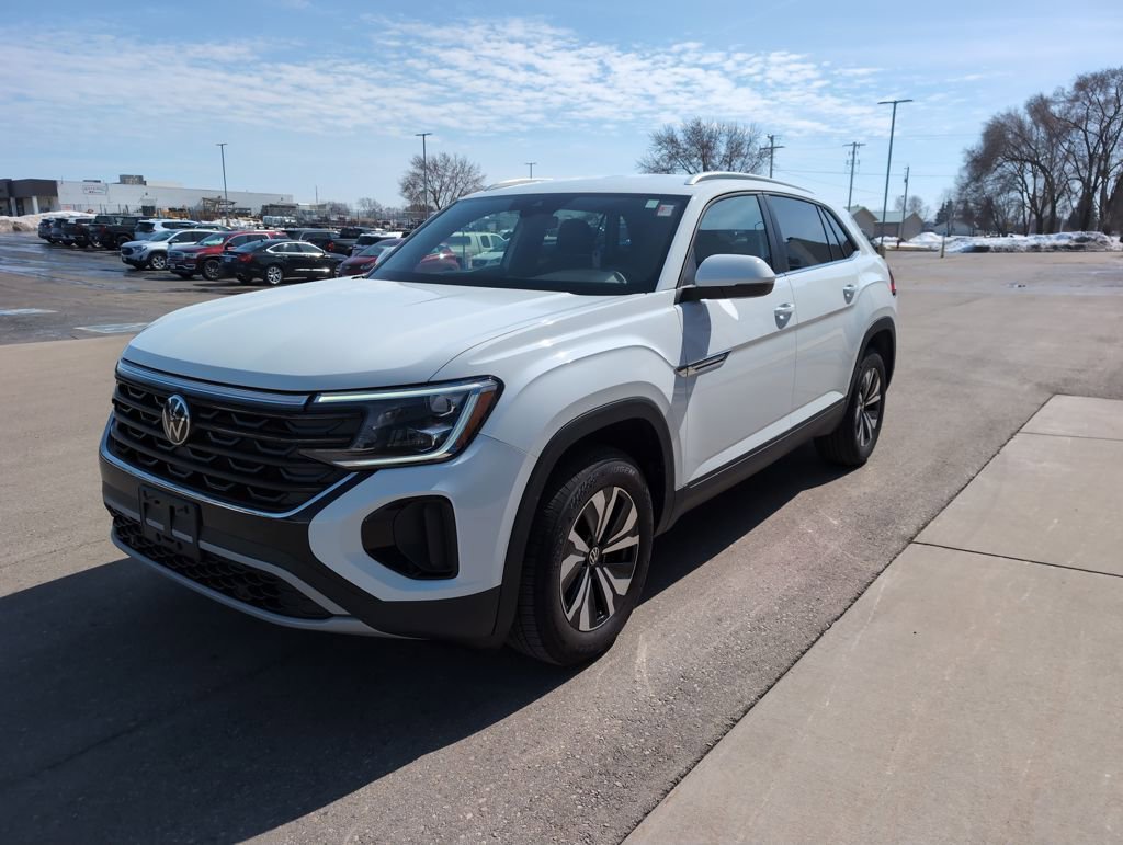Used 2025 Volkswagen Atlas Cross Sport SE image 4