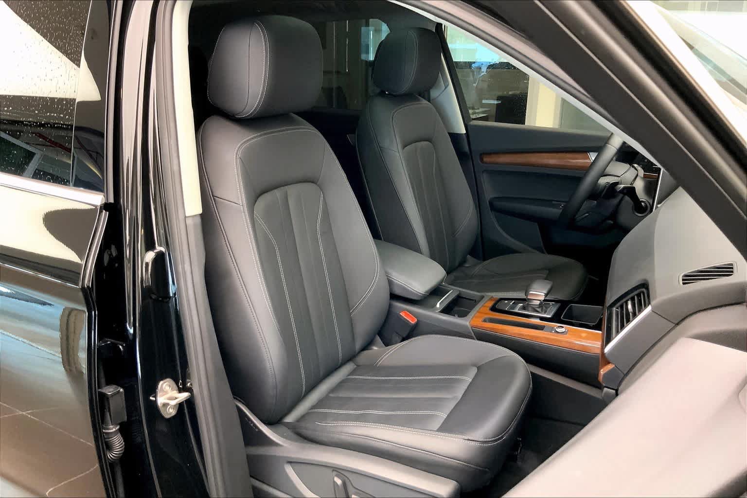 Used 2022 Audi Q5 2.0T Premium w/ Convenience Package AWD/4WD image 9