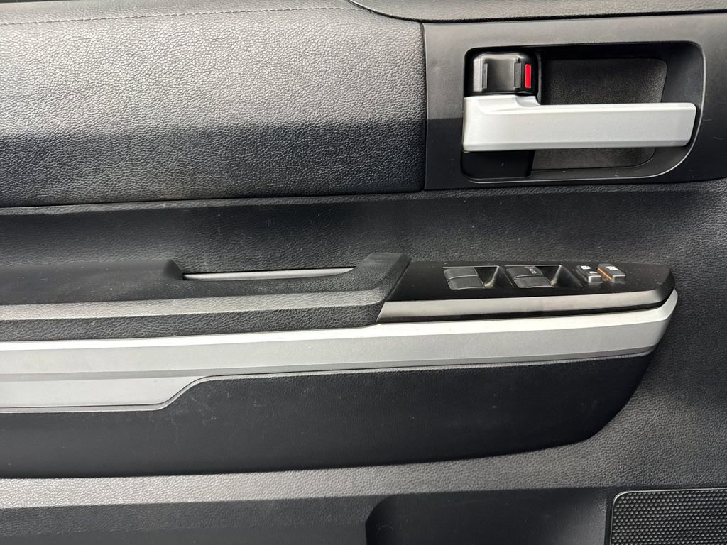 Used 2017 Toyota Tundra SR5 w/ SR5 Upgrade Package image 10