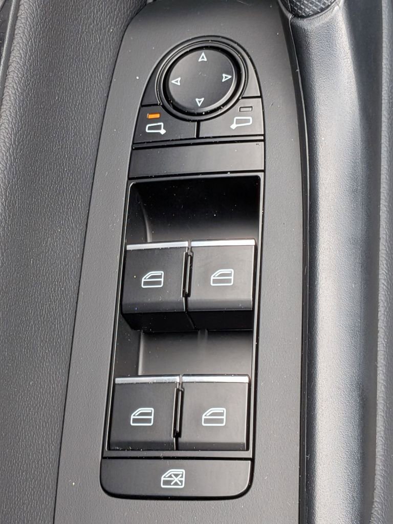 Used 2025 MAZDA CX-50 AWD 2.5 S w/ Premium Package image 12