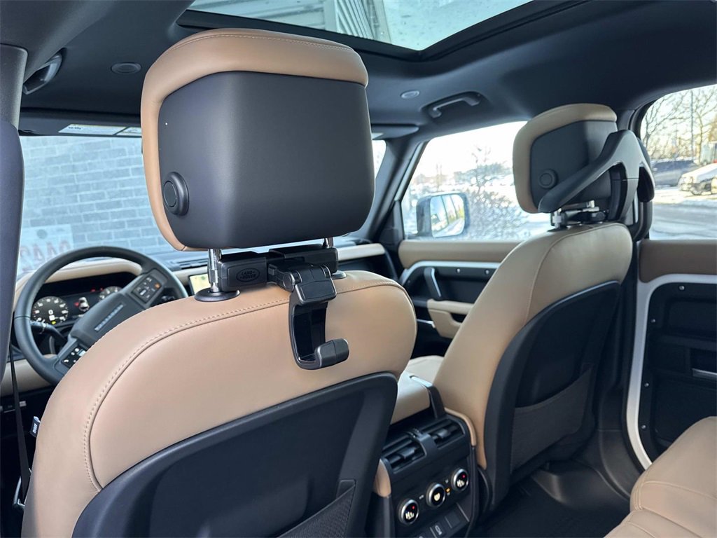 New 2026 Land Rover Defender 110 X-Dynamic SE image 14