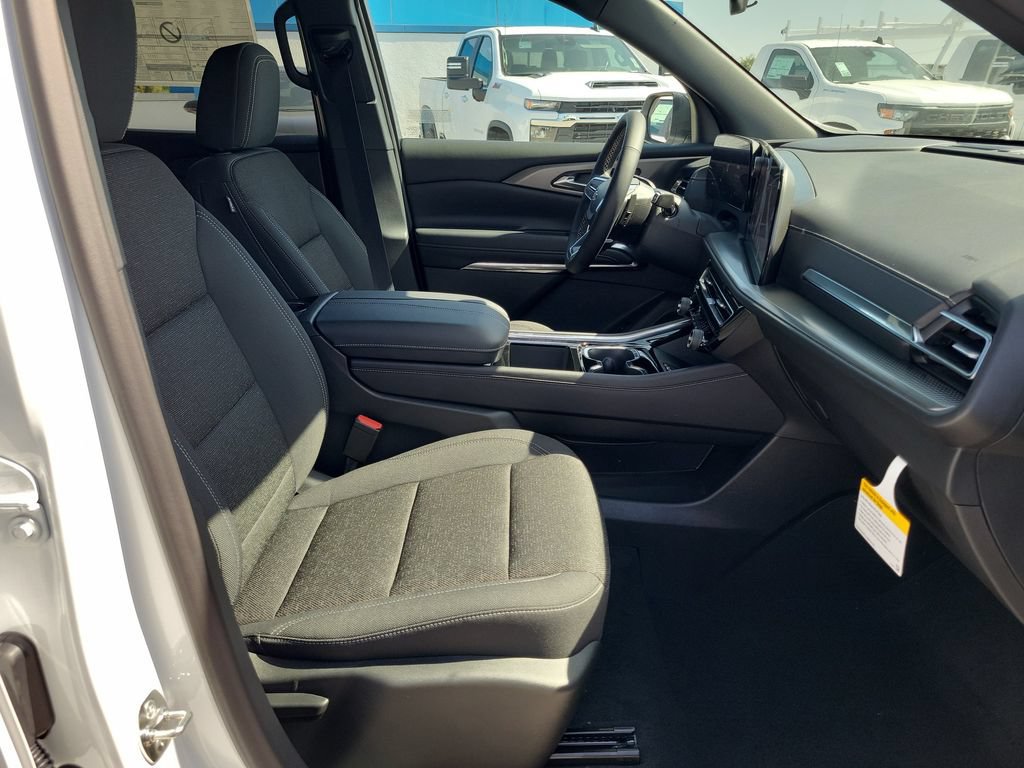 New 2026 Chevrolet Traverse LT w/ Midnight/Sport Edition FWD image 17
