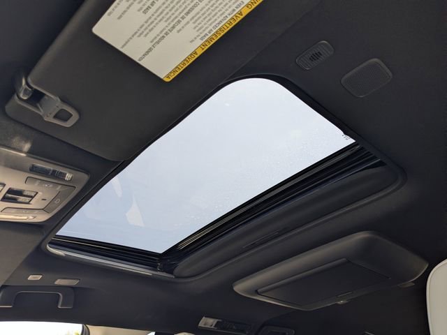 Used 2025 Toyota Sienna Platinum FWD image 30