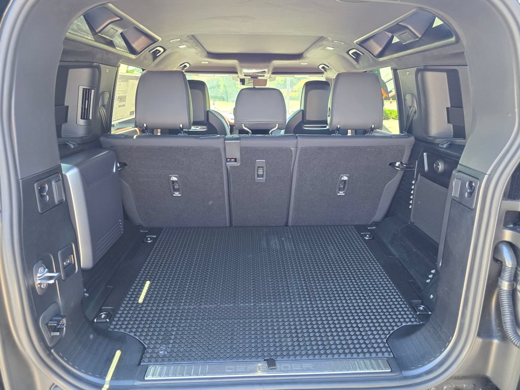 New 2026 Land Rover Defender 110 AWD/4WD image 8