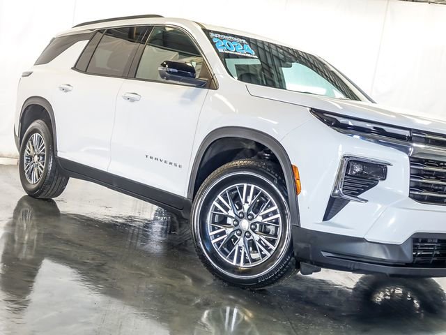 Used 2024 Chevrolet Traverse LT image 5