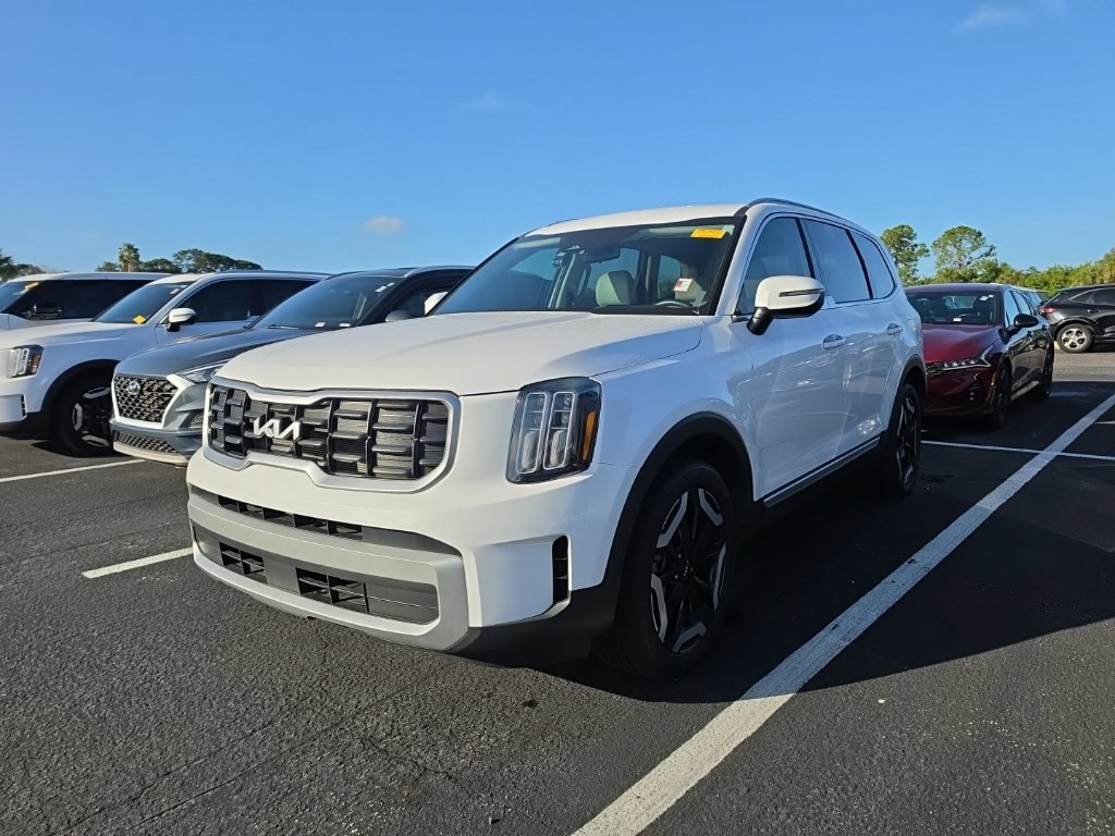 Certified 2024 Kia Telluride S FWD image 7