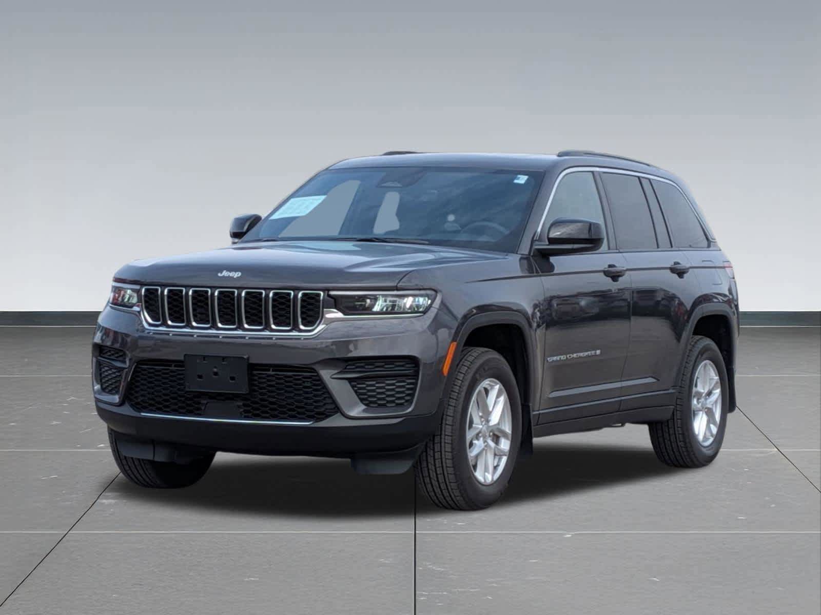 Used 2025 Jeep Grand Cherokee Laredo X w/ Luxury Tech Group I AWD/4WD image 14