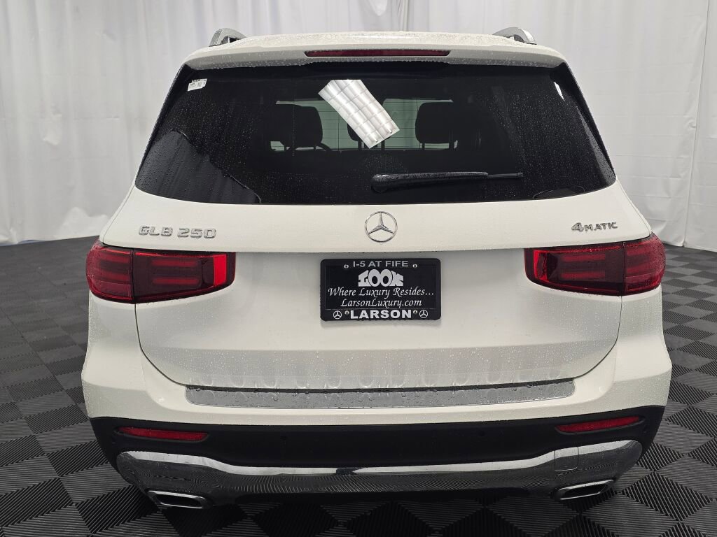 Used 2025 Mercedes-Benz GLB 250 4MATIC image 5