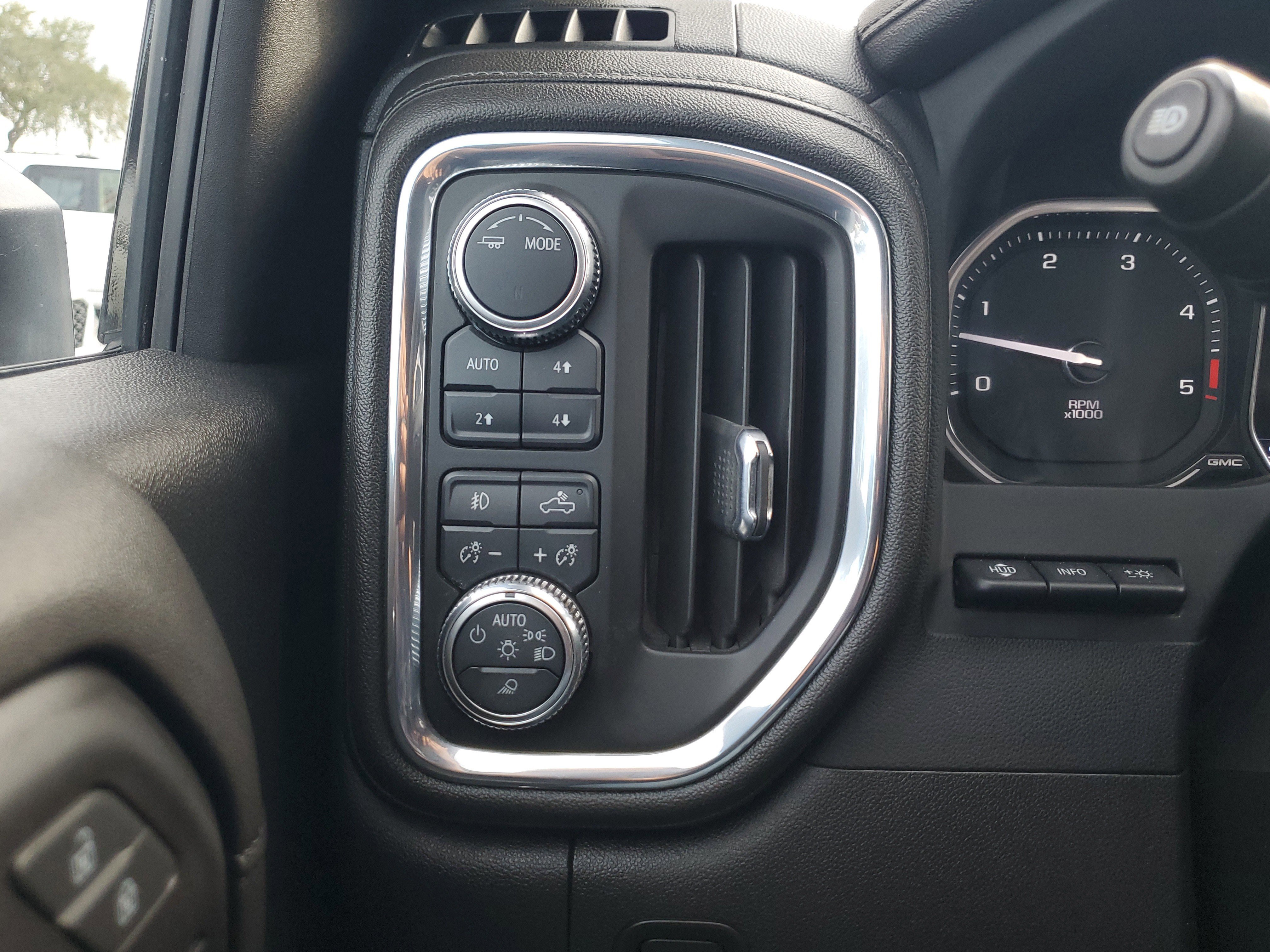 Used 2023 GMC Sierra 3500 Denali w/ Technology Package image 28