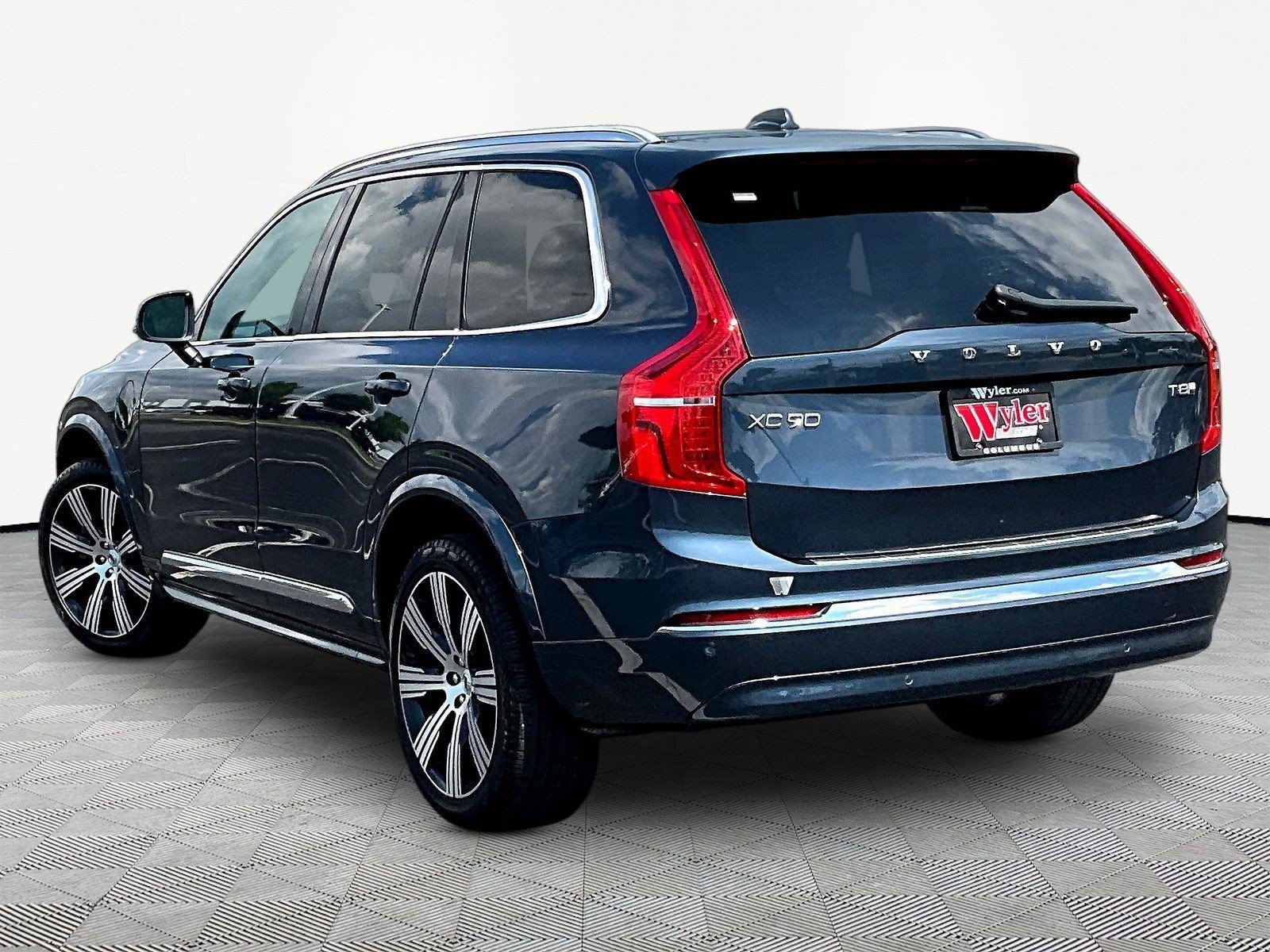 Used 2025 Volvo XC90 T8 Core w/ Protection Package Premier AWD/4WD image 4