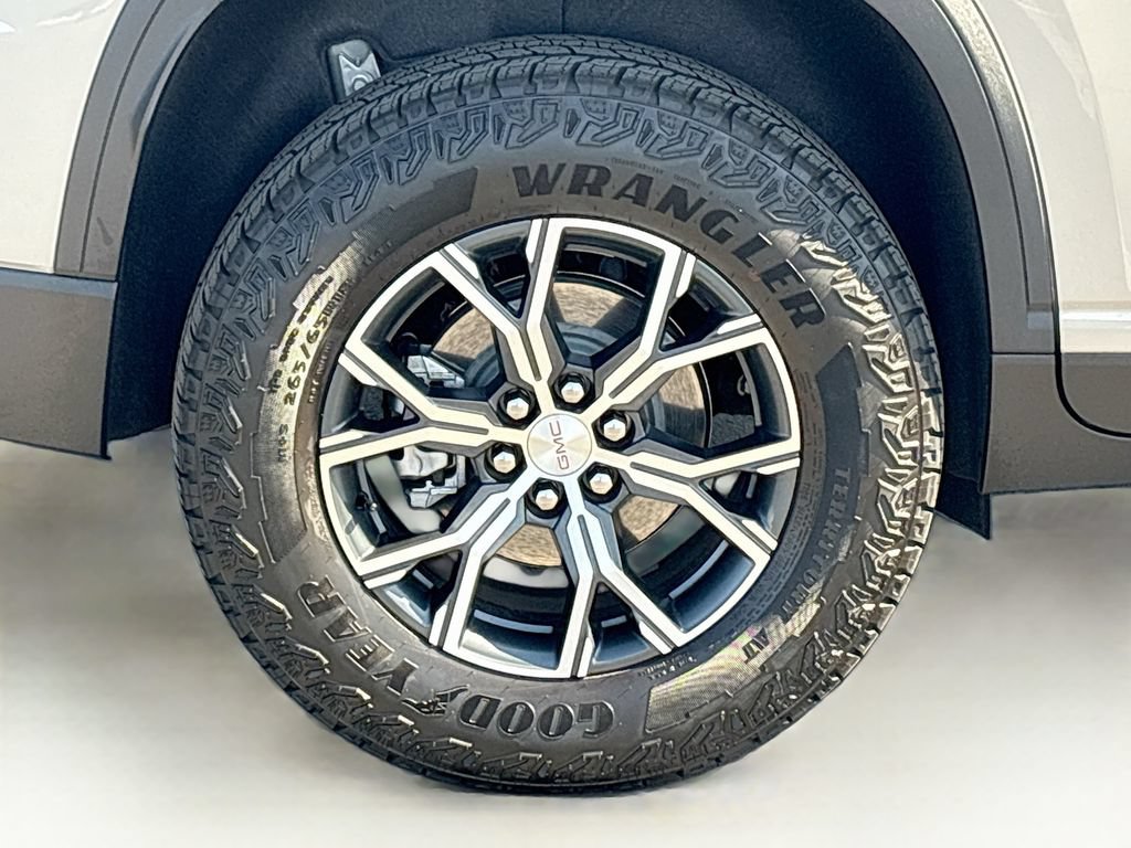 Used 2026 GMC Acadia AT4 w/ Luxury Package AWD/4WD image 33
