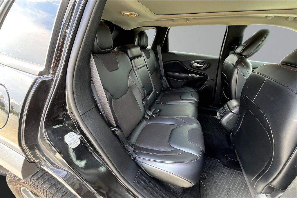 Used 2016 Jeep Cherokee Trailhawk w/ Comfort/Convenience Group image 18