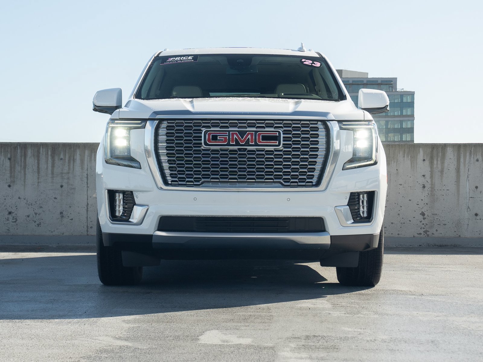 Used 2023 GMC Yukon Denali AWD/4WD image 2