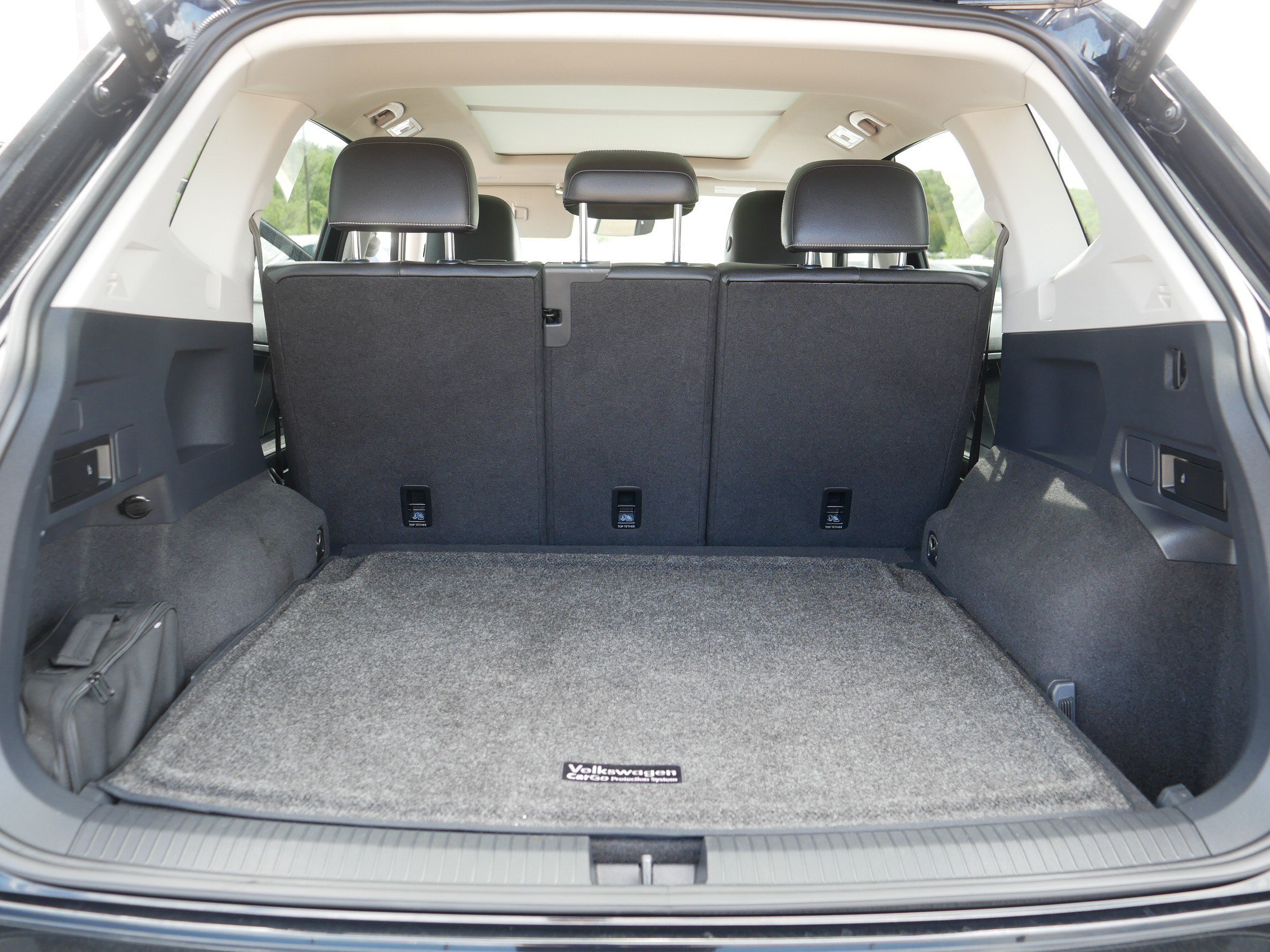 Used 2022 Volkswagen Tiguan SE w/ Panoramic Sunroof Package AWD/4WD image 18
